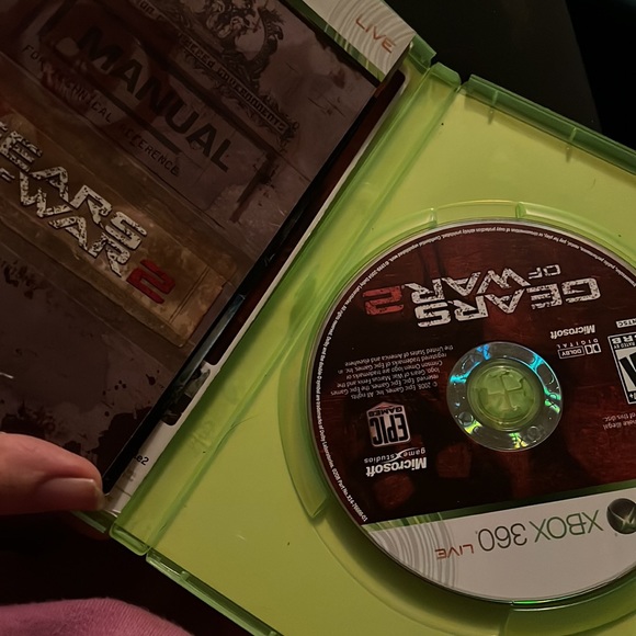 Gear of Wars Xbox 360 Bundle - Picture 5 of 5